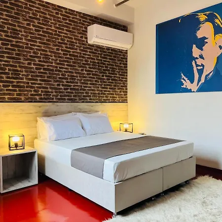 Holiday home Spares - Industrial Loft & Rooftop Jacuzzi Athens