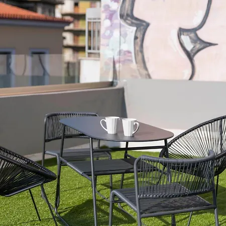 Holiday home Spares - Industrial Loft & Rooftop Jacuzzi