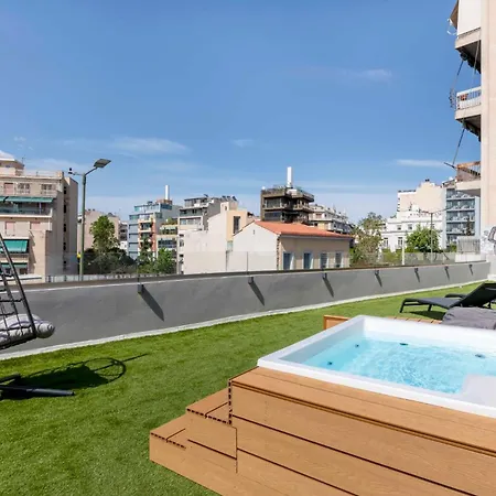 Spares - Industrial Loft & Rooftop Jacuzzi Holiday home *