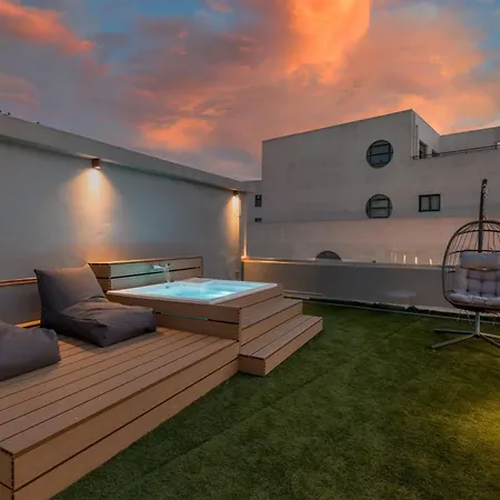 Spares - Industrial Loft & Rooftop Jacuzzi Holiday home Athens